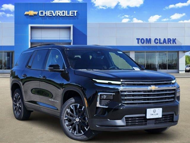 2026 Chevrolet Traverse LT in Mosaic Black Metallic — front three-quarter view